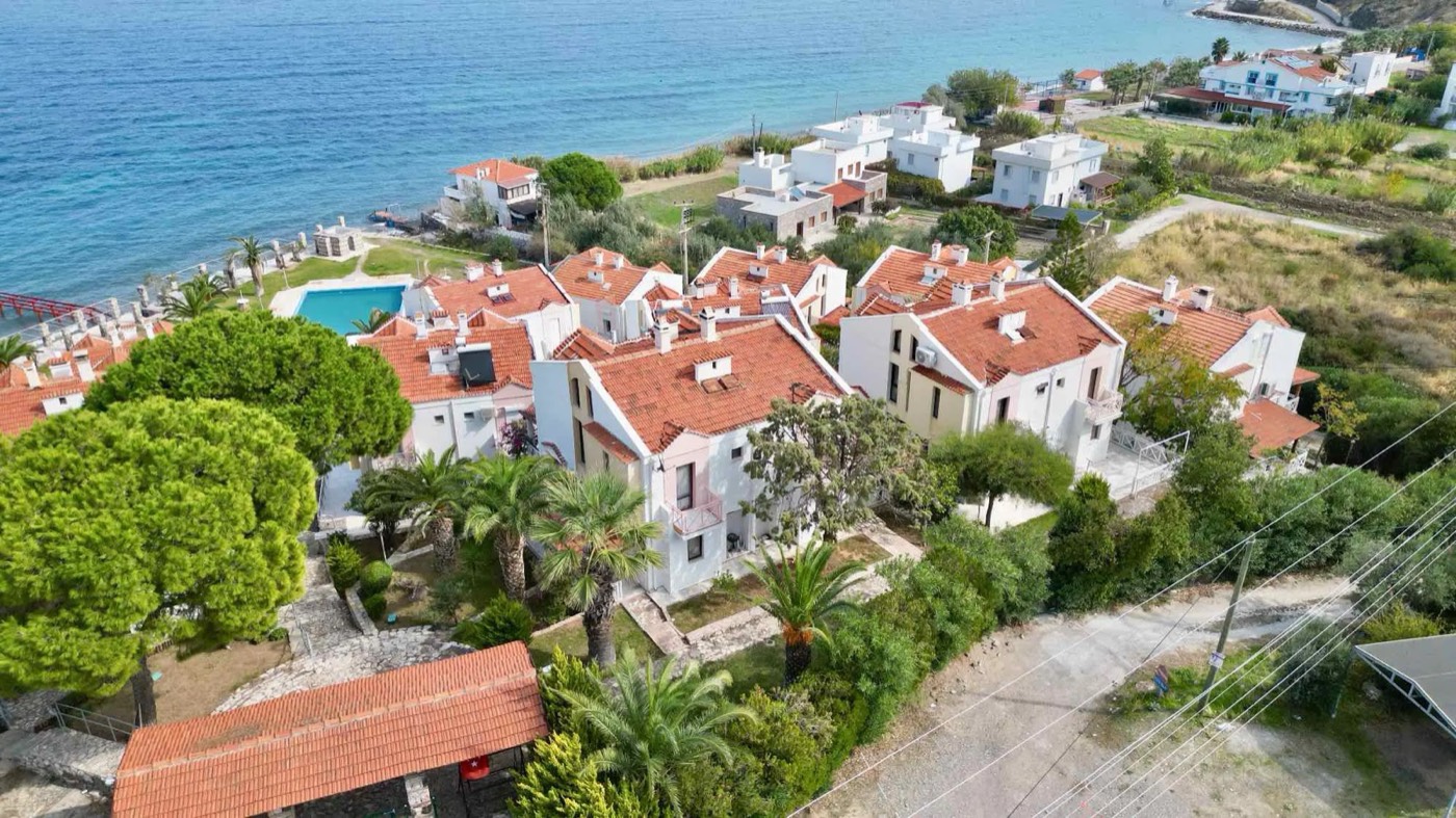 Özel Plajlı ve İskeleli Sitede 3+1 Villa, fotoğraf 1